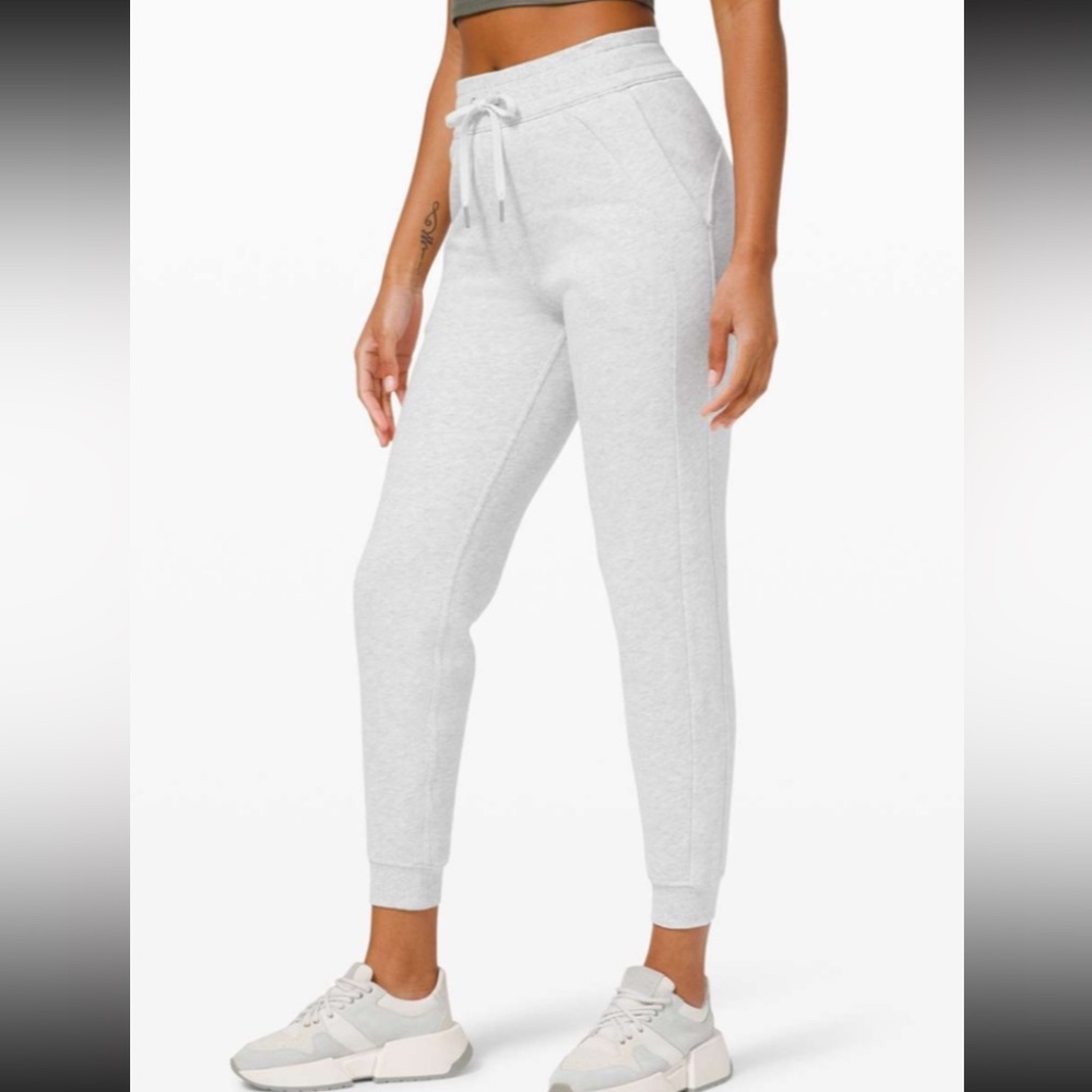 Lululemon Scuba High-Rise Jogger *Fleece 28"
Heathered Core Ultra Light Grey